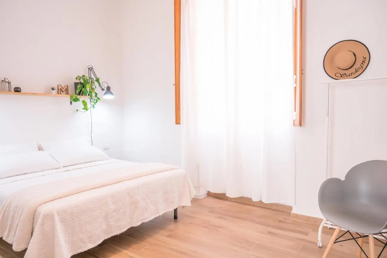 Minimalist Chic A Villanova 3Bdr - 2Bth - Wifi Cagliari Italy