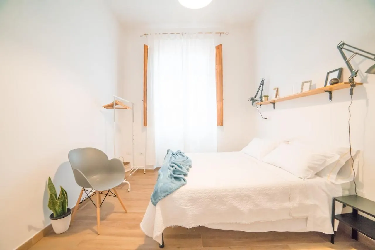 Minimalist Chic A Villanova 3Bdr - 2Bth - Wifi Cagliari Apartment