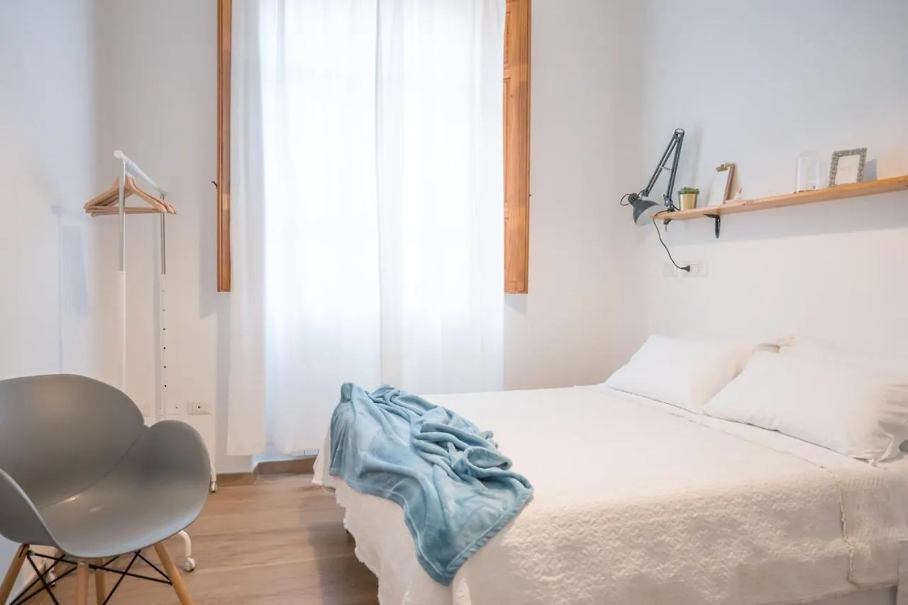 Minimalist Chic A Villanova 3Bdr - 2Bth - Wifi Cagliari Apartment