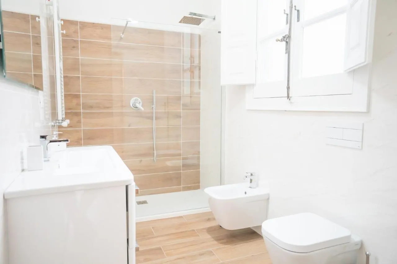 Minimalist Chic A Villanova 3Bdr - 2Bth - Wifi Cagliari Apartment