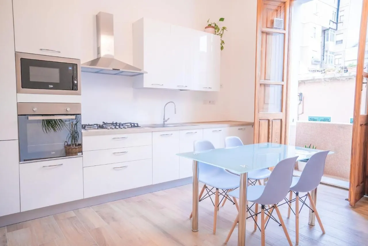Minimalist Chic A Villanova 3Bdr - 2Bth - Wifi Cagliari
